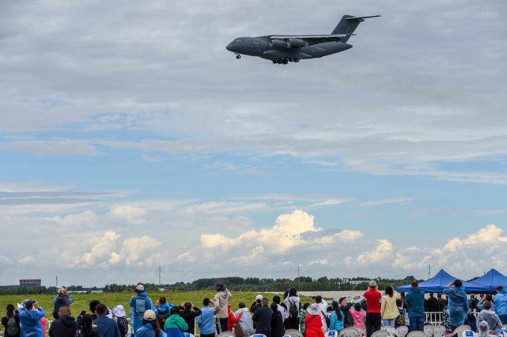 空軍航空開放活動(dòng)暨長春航空展開幕 “20系列”戰(zhàn)機(jī)亮相長春