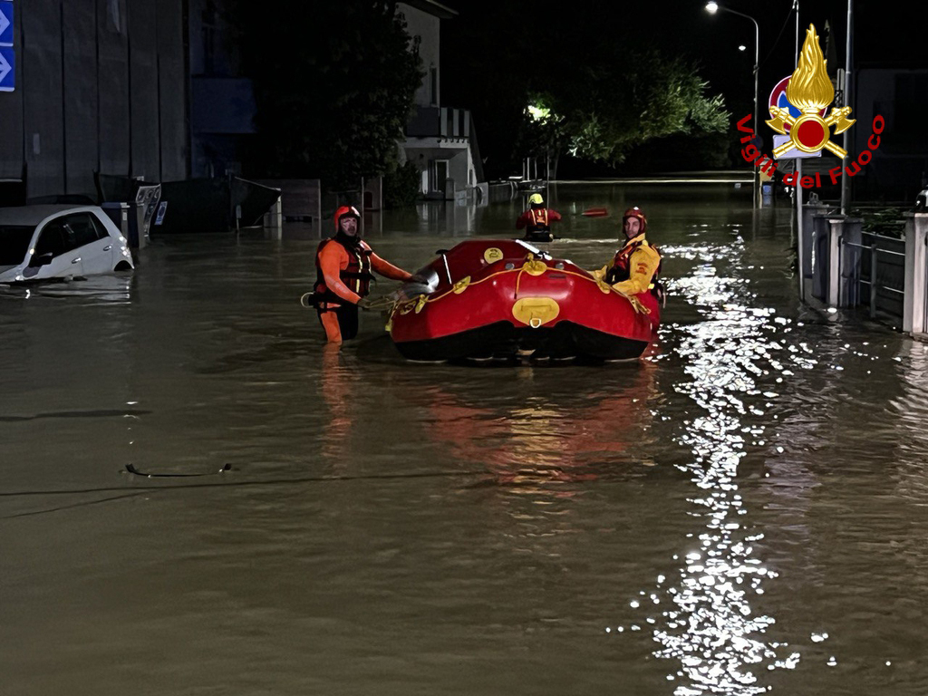 意大利中部和北部暴雨成災至少10人死亡