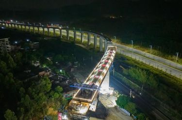 清遠磁浮旅游專線長隆特大橋跨京廣鐵路連續(xù)梁轉體成功