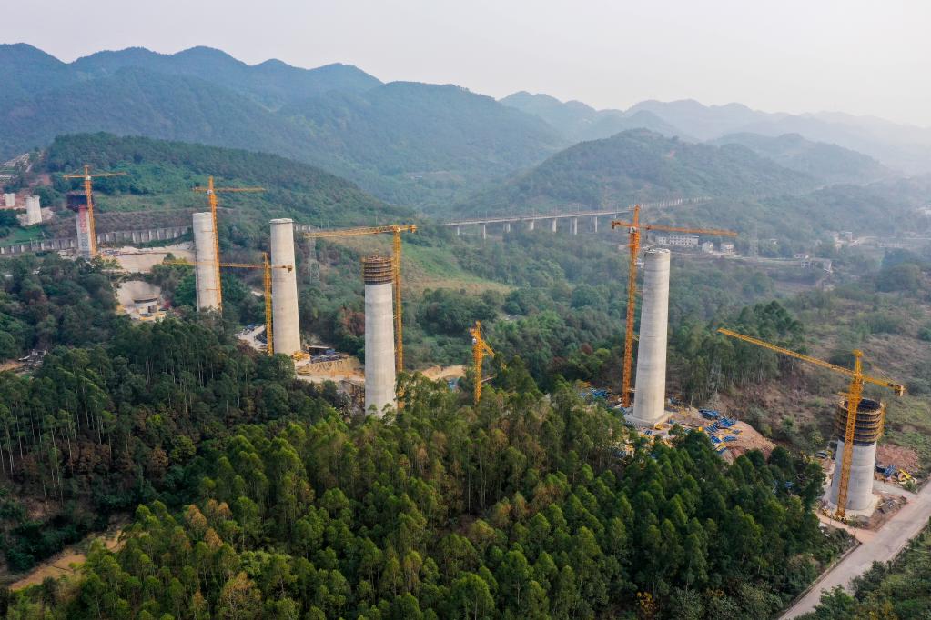 渝昆高鐵川渝段建設(shè)穩(wěn)步推進