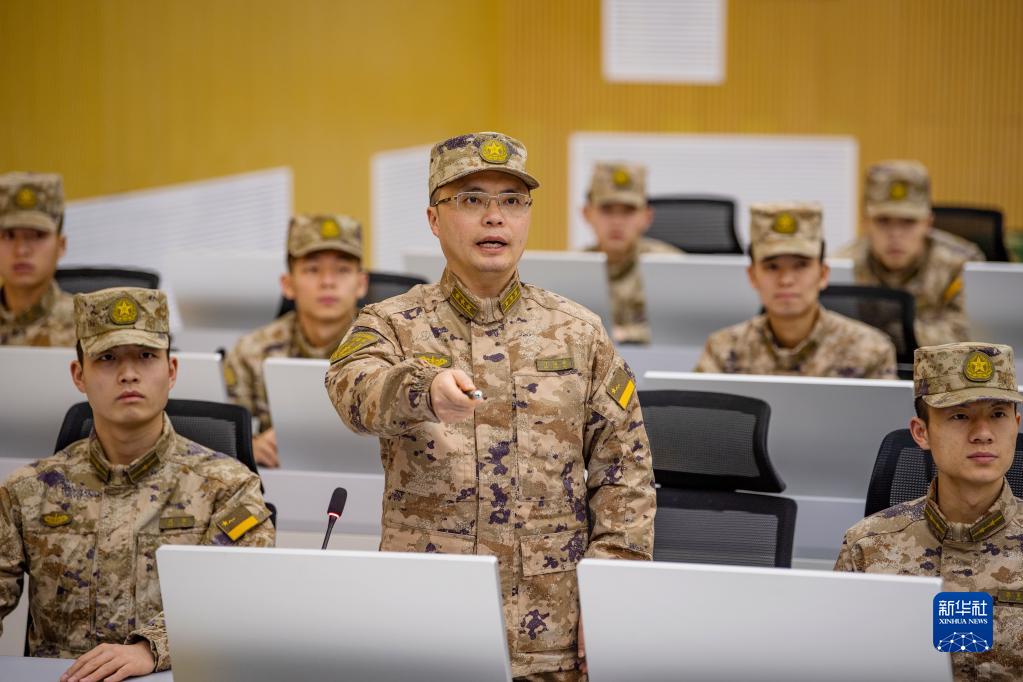 甘當(dāng)強軍路上的“磨刀石”——記火箭軍某部處長丁國林