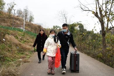 3000里回家路，女兒和媽媽在家等我