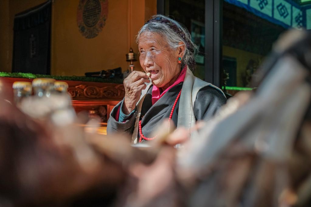 新華全媒+丨一位翻身農(nóng)奴的四世同堂幸福年