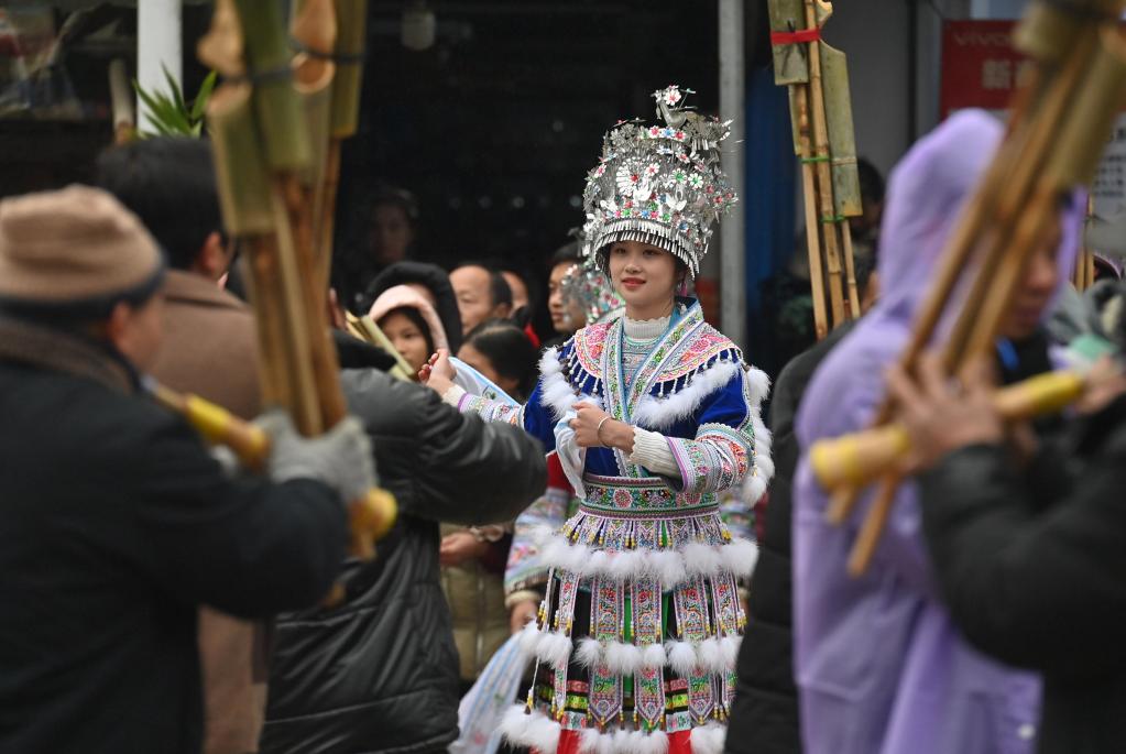 新春走基層｜廣西融水：“百鳥衣”坡會(huì)熱鬧非凡