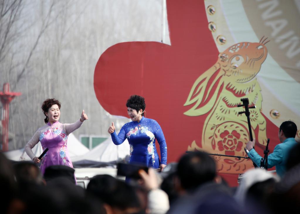 新華全媒+丨河南寶豐馬街書會(huì)再啟 700多年麥田盛宴響鑼“開(kāi)腔”