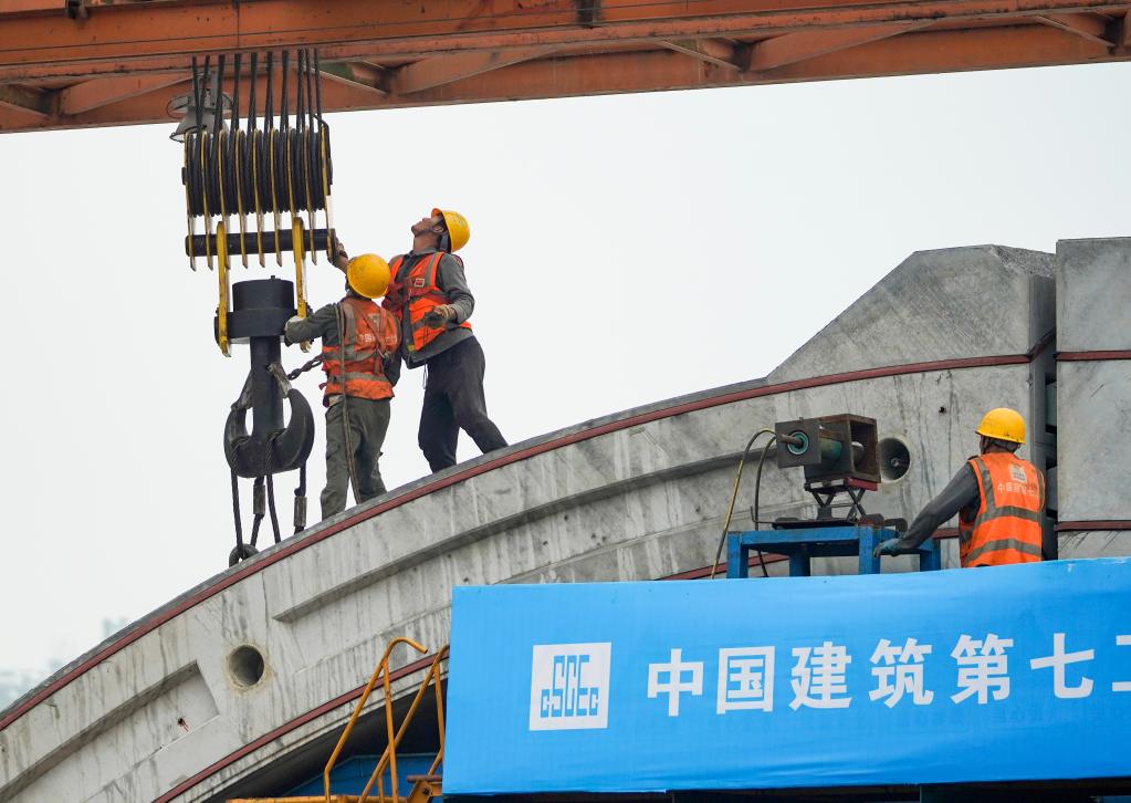 全國(guó)首例雙向八車(chē)道裝配式拱形隧道施工進(jìn)入尾聲