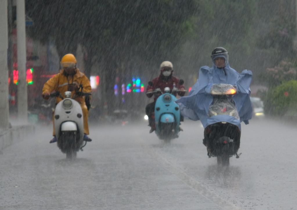 廣西連續(xù)發(fā)布暴雨橙色預(yù)警