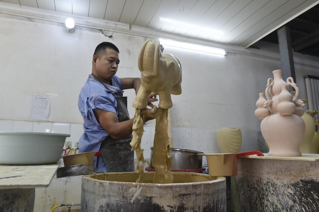 河南汝州：深耕汝瓷業(yè)沃土 推動高質量發(fā)展