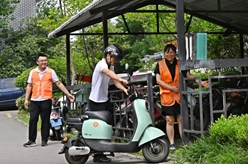 山東膠州：電動(dòng)自行車(chē)集中充電便民利民