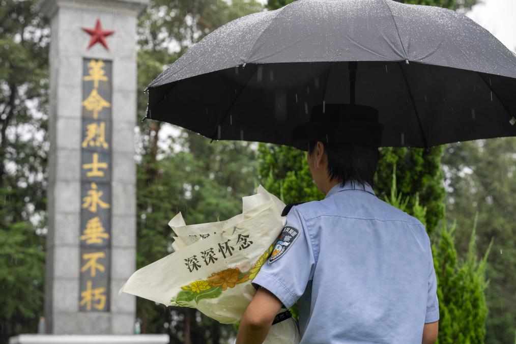 國(guó)道之行 從雪山奔向大海｜繼承哥哥遺志 兄妹接力禁毒