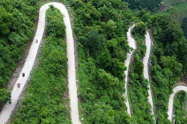 國道之行 從雪山奔向大海丨聽說過“龍拐路”嗎？這就是!