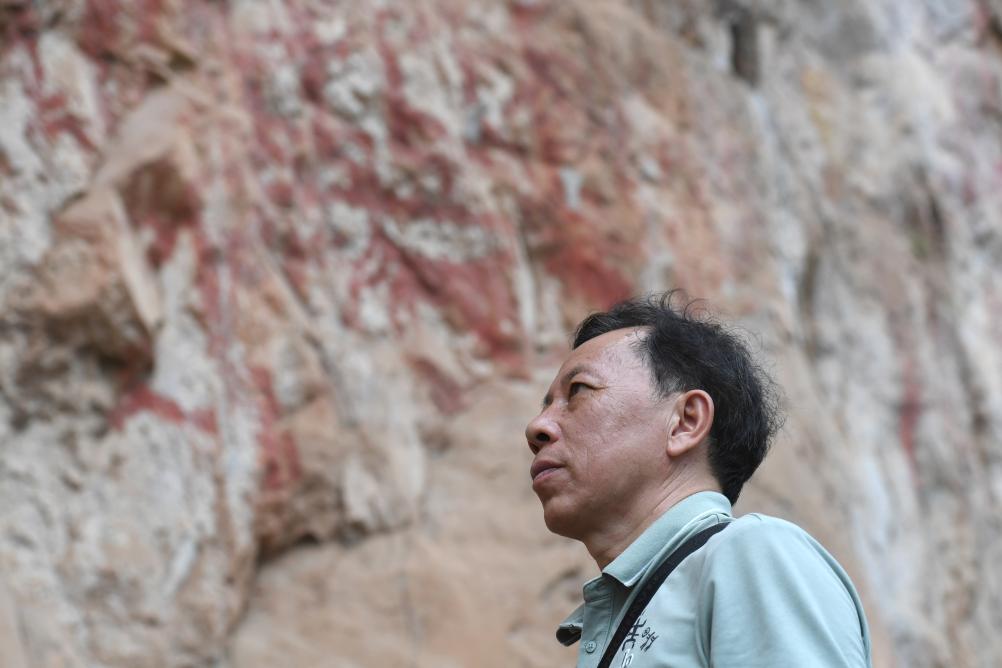 國(guó)道之行 從雪山奔向大海丨花山巖畫：這里有“跳舞的小人”