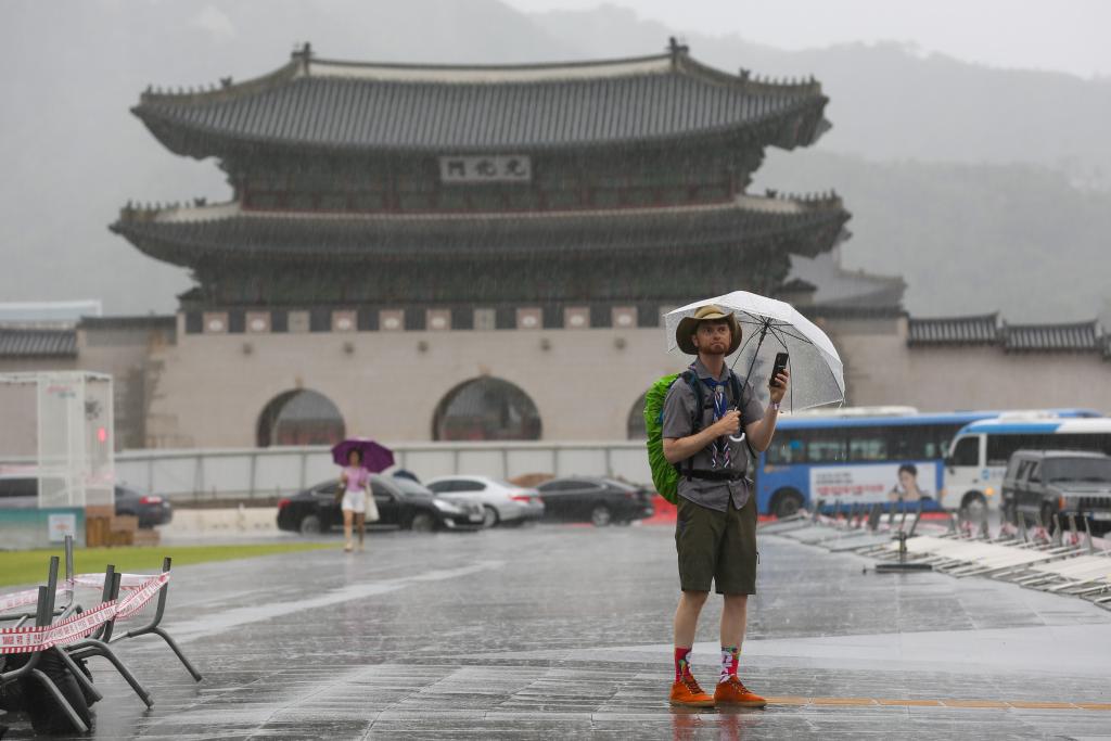 臺風“卡努”來襲 韓國普降暴雨