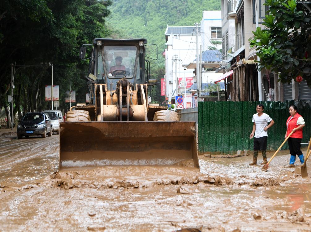 廣西凌云縣遭遇強(qiáng)降雨 當(dāng)?shù)匕踩D(zhuǎn)移群眾6000余人