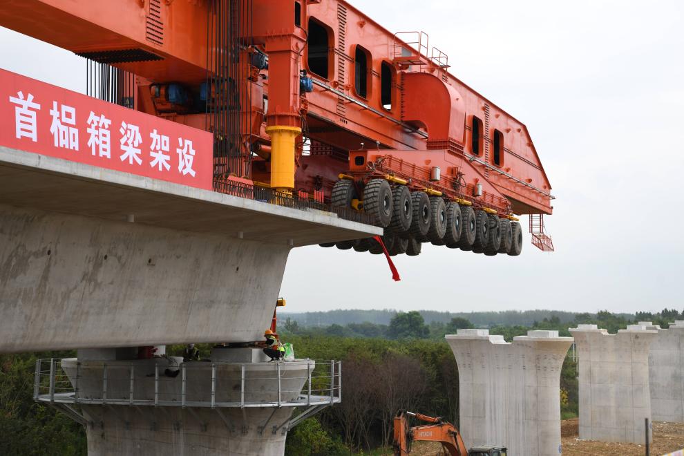 新建滬寧合高鐵全線首榀箱梁架設