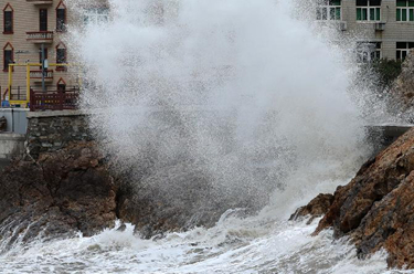 浙江溫嶺：臺風(fēng)“海葵”近 沿海掀巨浪