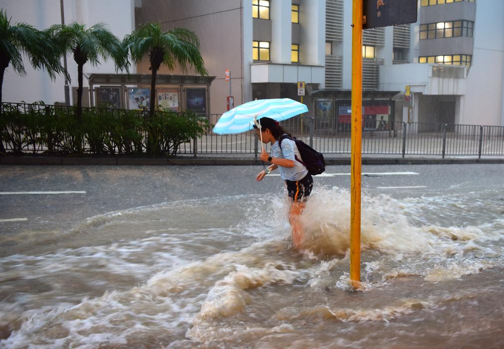 香港發(fā)出持續(xù)時(shí)間最長的黑色暴雨警告信號