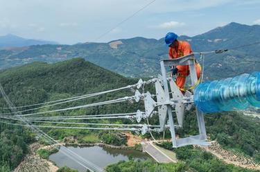 福建北電南送特高壓交流輸變電工程線(xiàn)路工程全線(xiàn)貫通