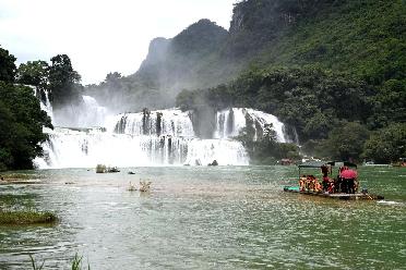 中越德天（板約）瀑布跨境旅游合作區(qū)啟動(dòng)試運(yùn)營