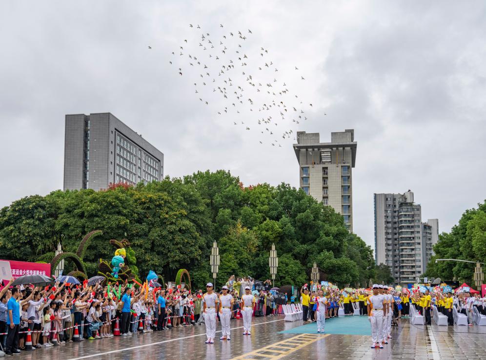 杭州亞運(yùn)會火炬在麗水傳遞