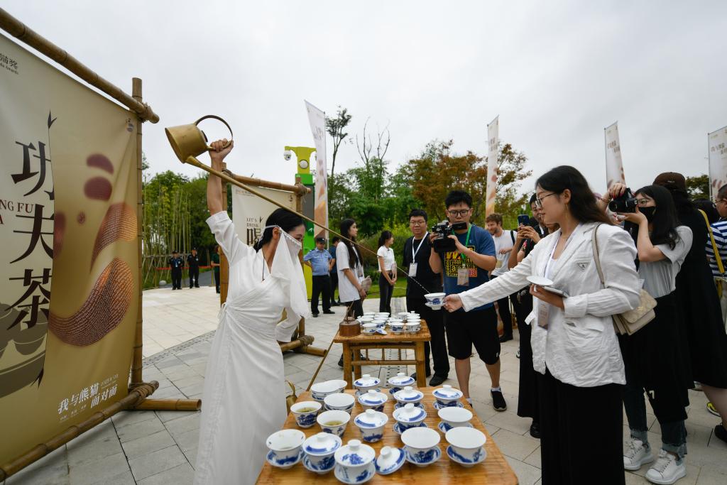 “我與熊貓面對(duì)面”活動(dòng)在成都舉行