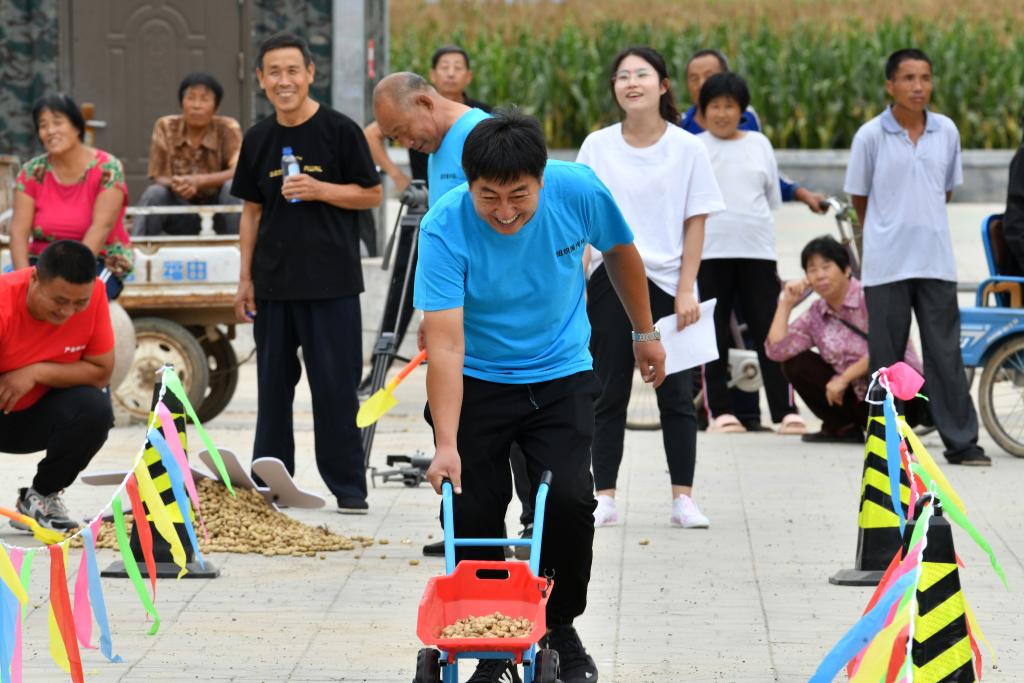 河北肅寧：農(nóng)民趣味運(yùn)動會慶豐收