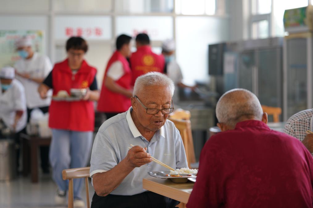 河北南宮：社區(qū)“老年食堂”惠民生