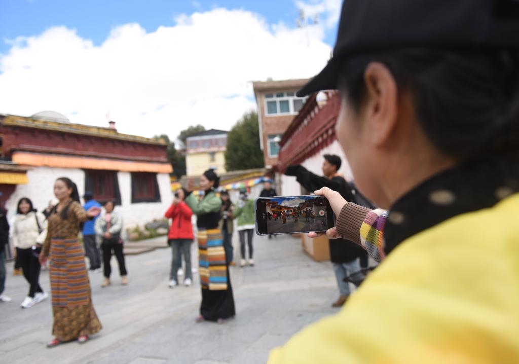 四川理塘：傳承藏地文化 發(fā)展民俗旅游